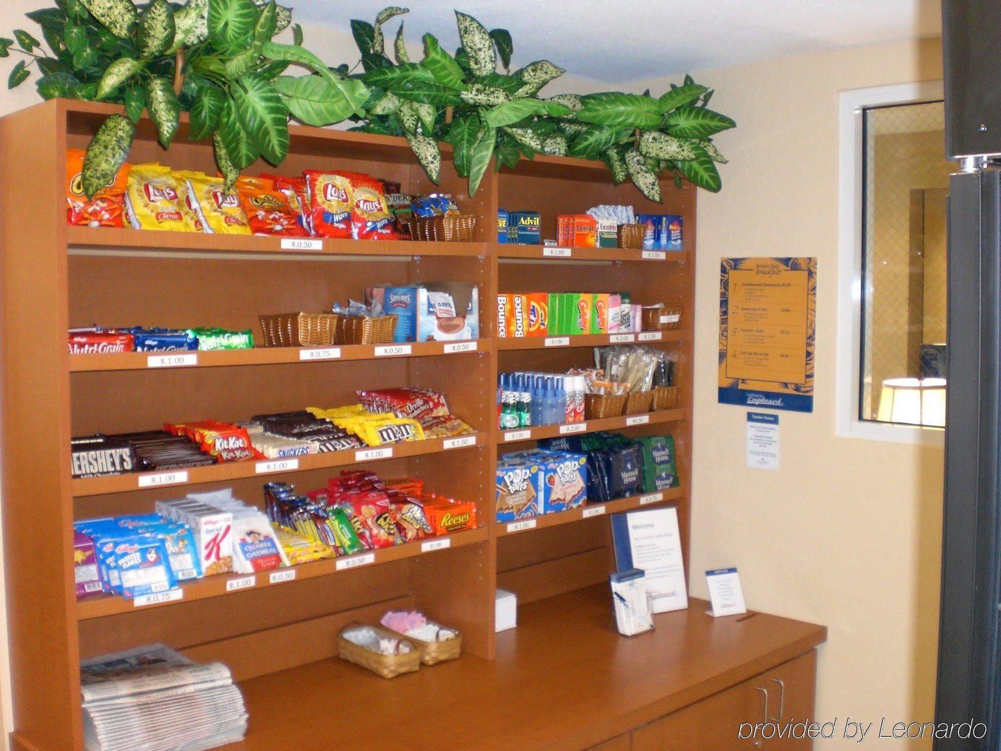 克鲁斯劳德代尔堡机场套房酒店 外观 照片